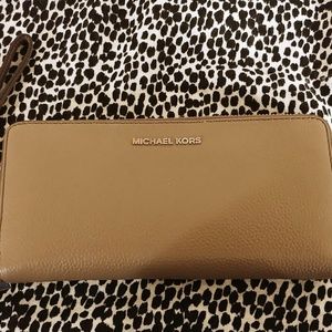 Michael Kors Jet Set Travel Wallet